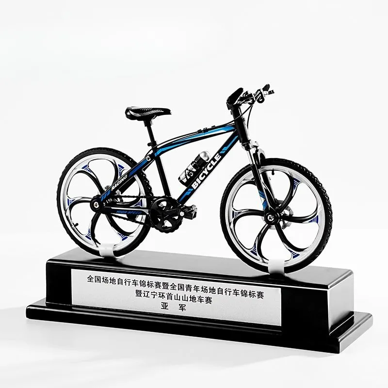 The innovative bicycle trophy is customized to make a commemorative model decoration for cycling on mountain road