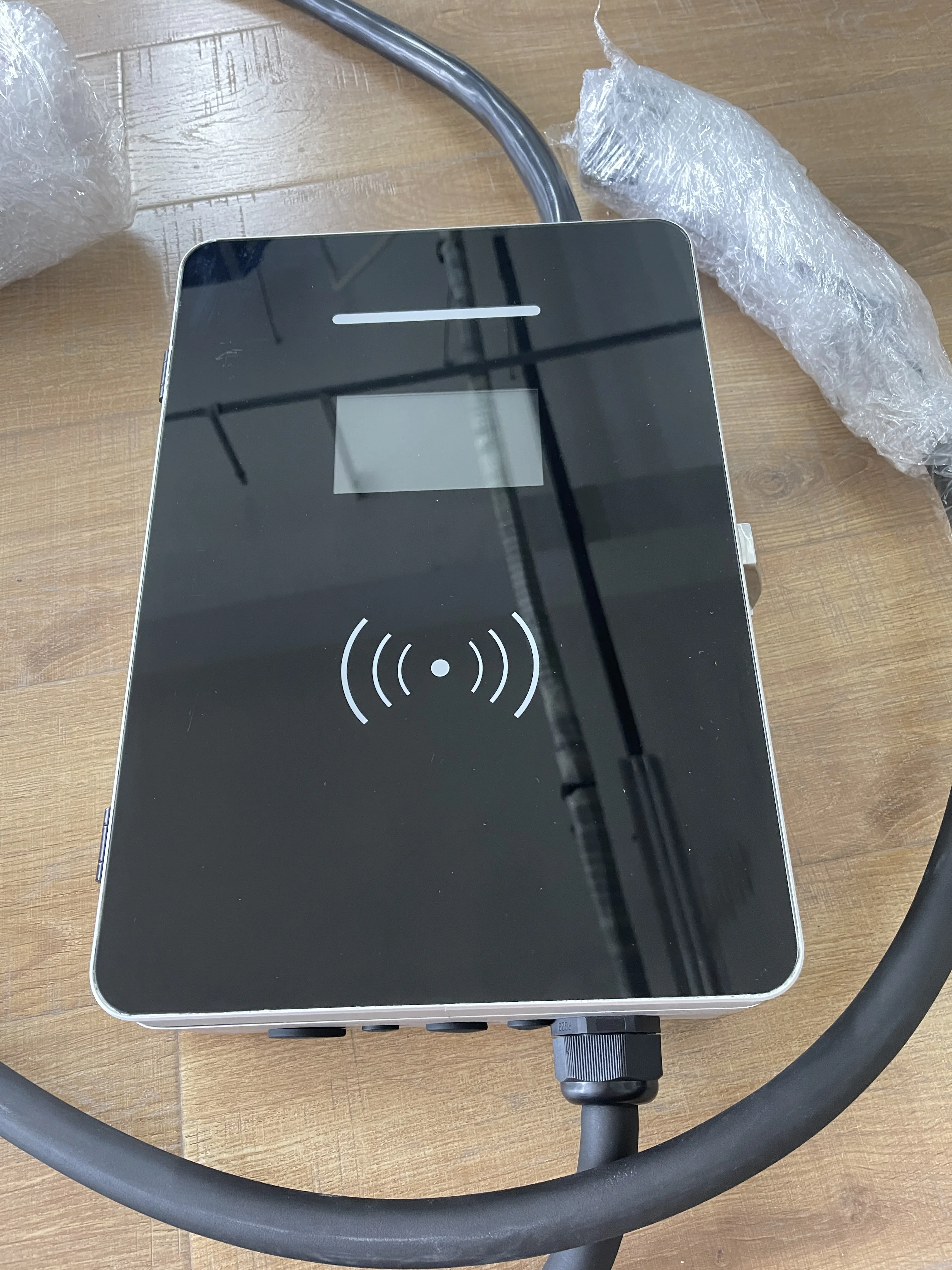 New Hot Sale  22kW Metal Wall-Mounted IP54 Enclosure EV Charger Type1 Type2 GBT 220V/380V OCPP 16A