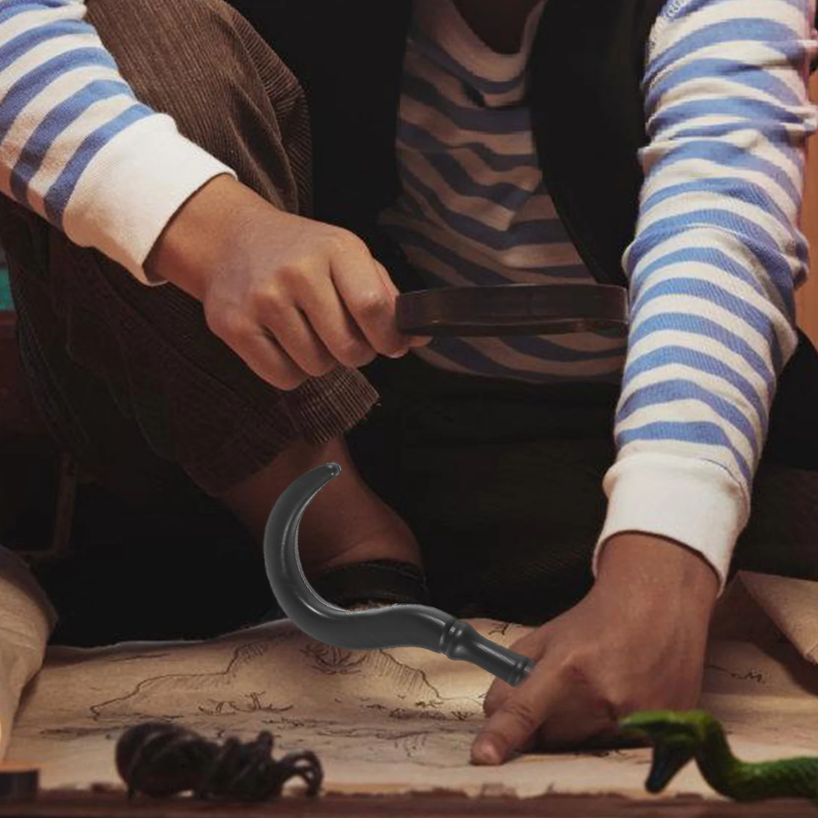 4 قطع من إكسسوارات أزياء يدوية بخطاف من البلاستيك الواقعي للبالغين، زينة حفلات الهالوين، مجموعة القراصنة التنكرية