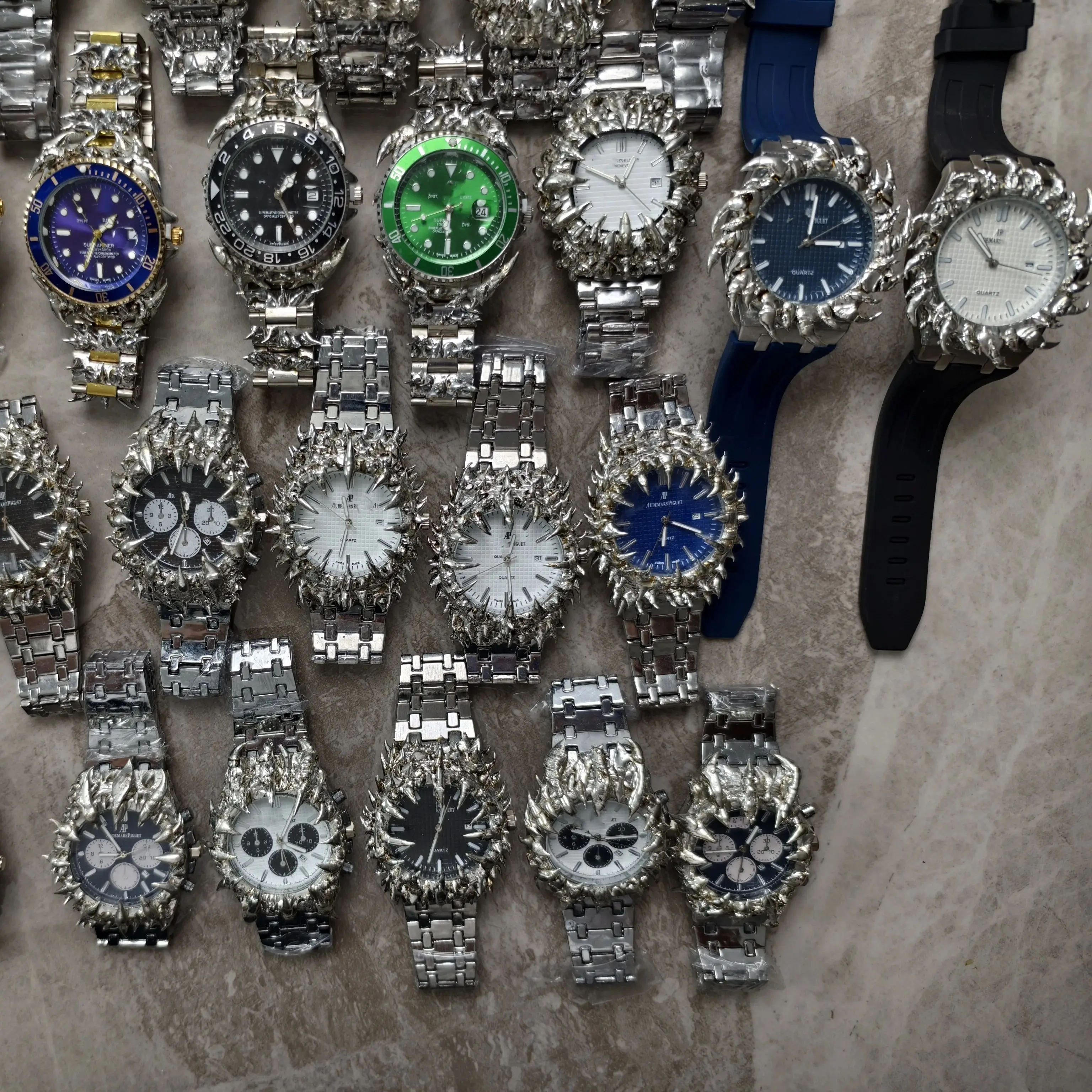 Kiosk Pioneer Trend Ghost Claw Watch Alabaster Style European and American Watch Special-Shaped High-End Niche Design