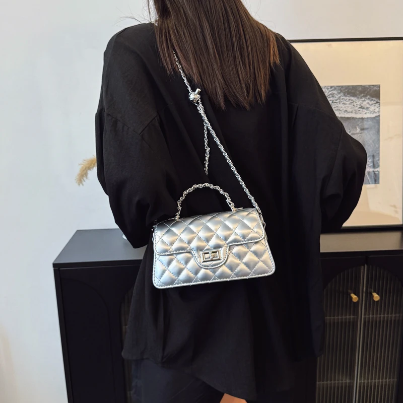

High quality chain shoulder bag, women's small square bag, elegant crossbody bag, suitable for fashionable daily carrying