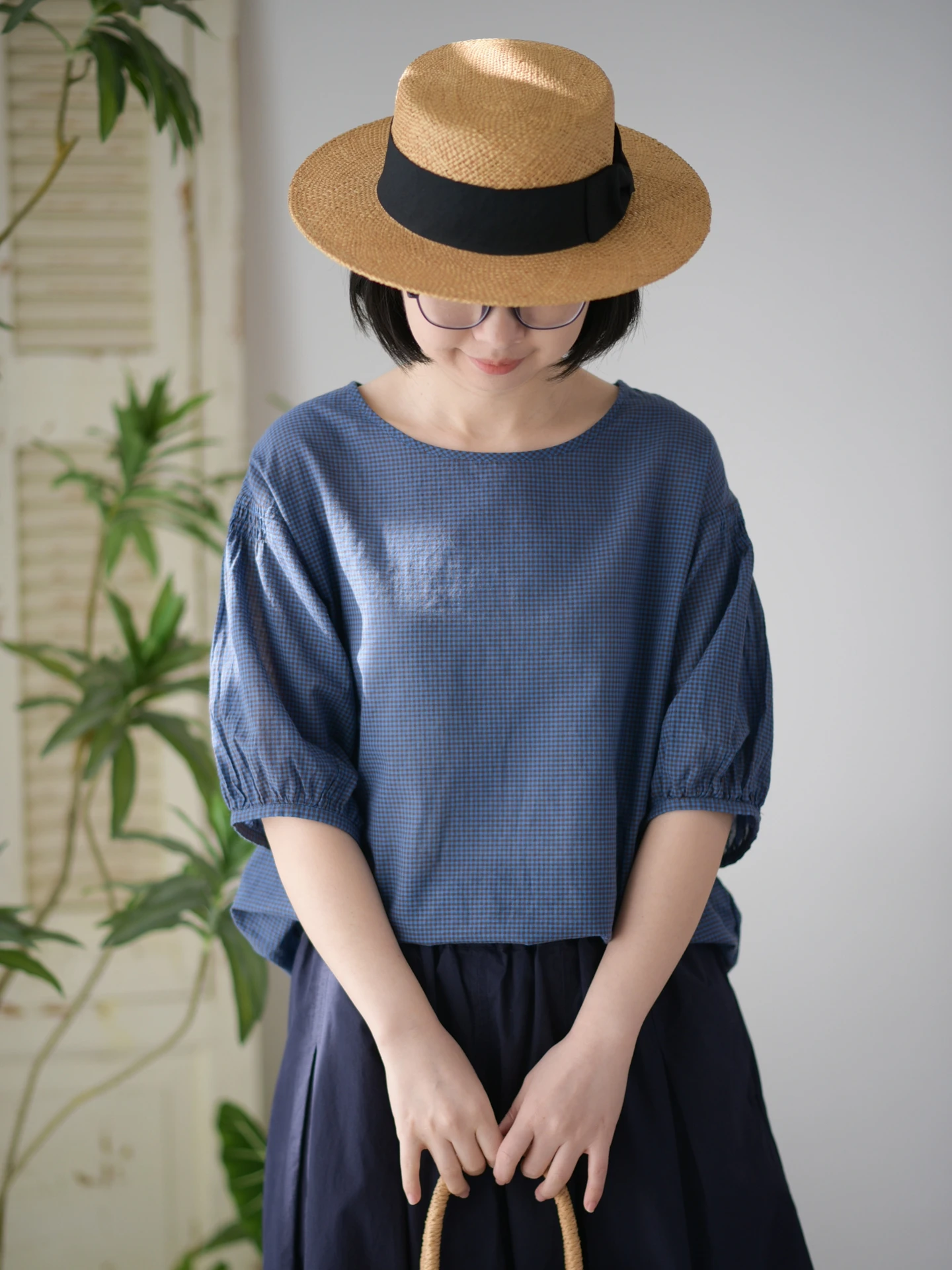 

Рубашка в японском стиле свободного кроя из чистого хлопка с плиссированным дизайном без рукавов, эффектом похудения, клетчатым узором и круглым вырезом, весенняя коллекция.