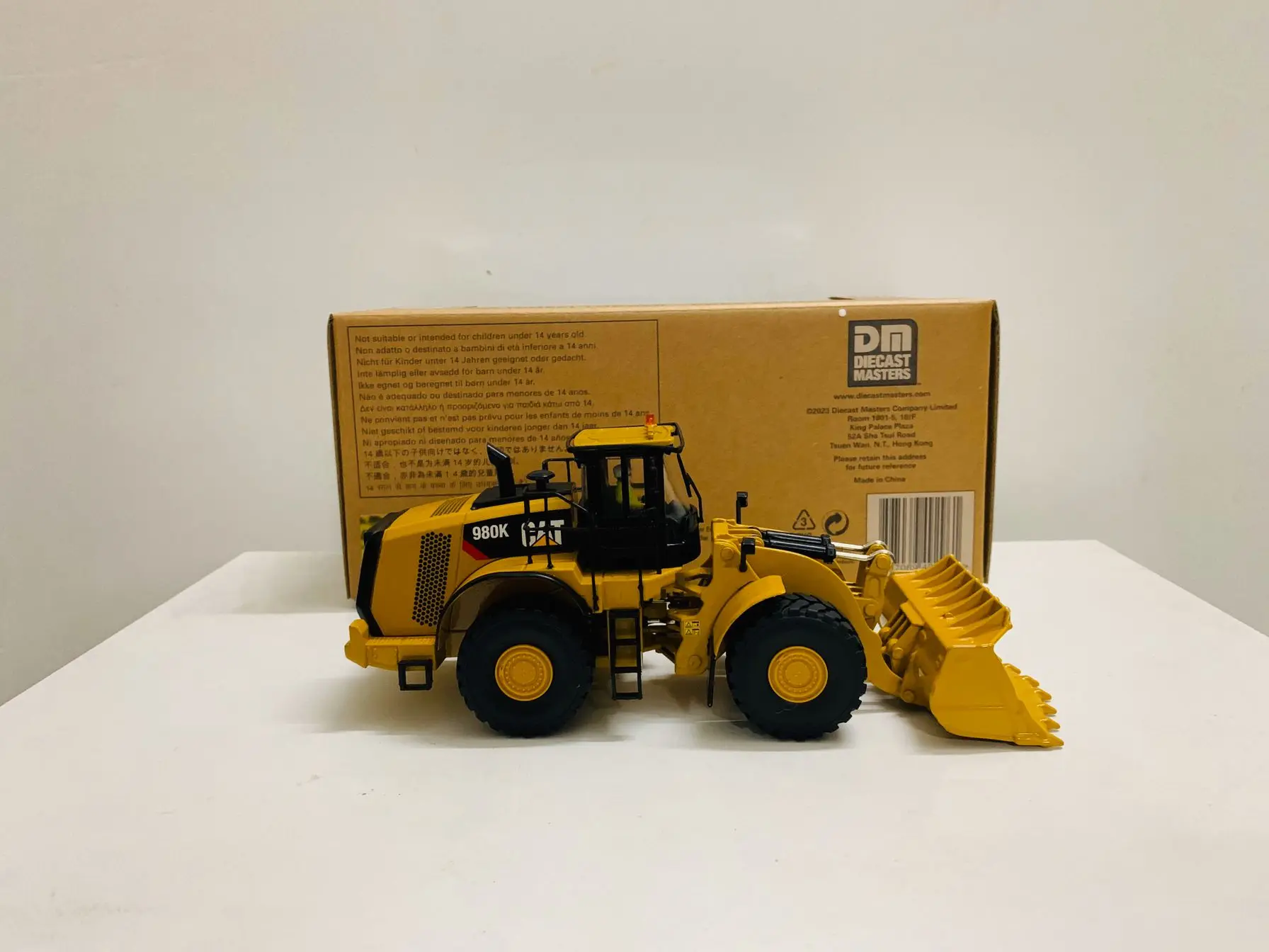 DM 980K Wheel Loader-Rock Configuration 1/50 Scale By Diecast Masters 85296