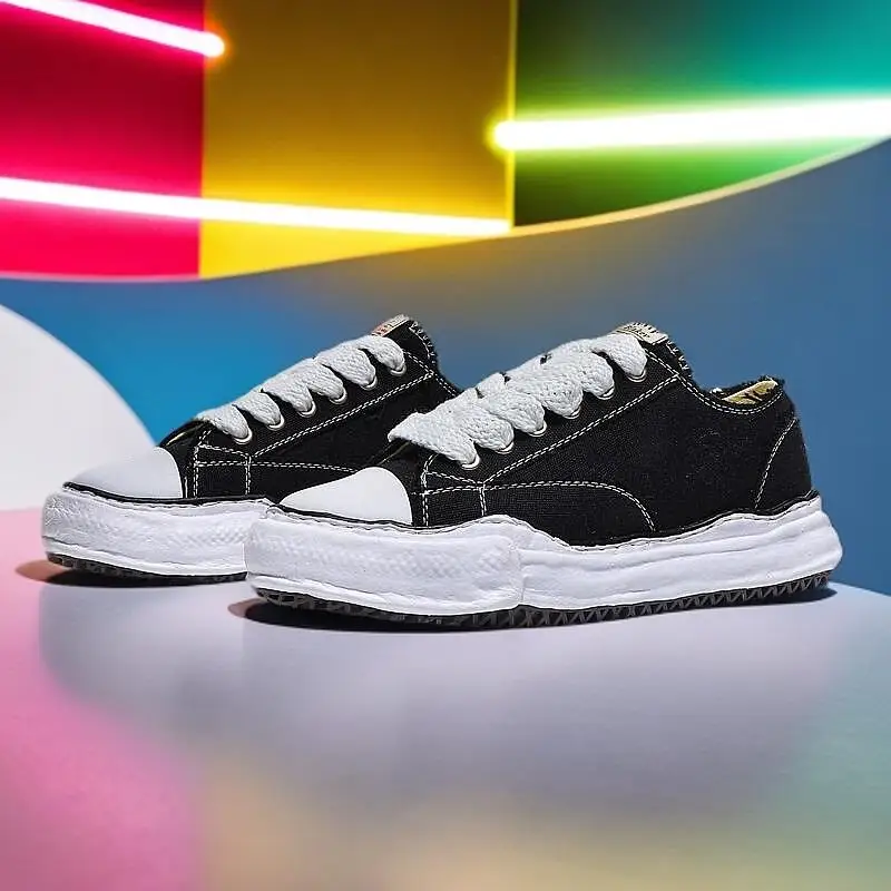 Scarpe classiche di tela per bambini nere - bianche, suola morbida e comfort, tutte abbinate alle sneakers da uomo primavera autunno