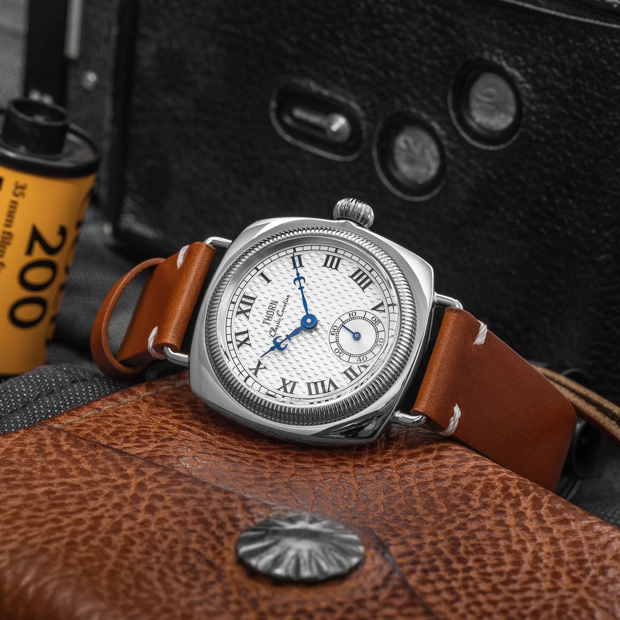 

THORN T002 Watch VD78 Quartz Movement Vintage Classic Sapphire Stainless Steel Men's and Women's Couple Watches