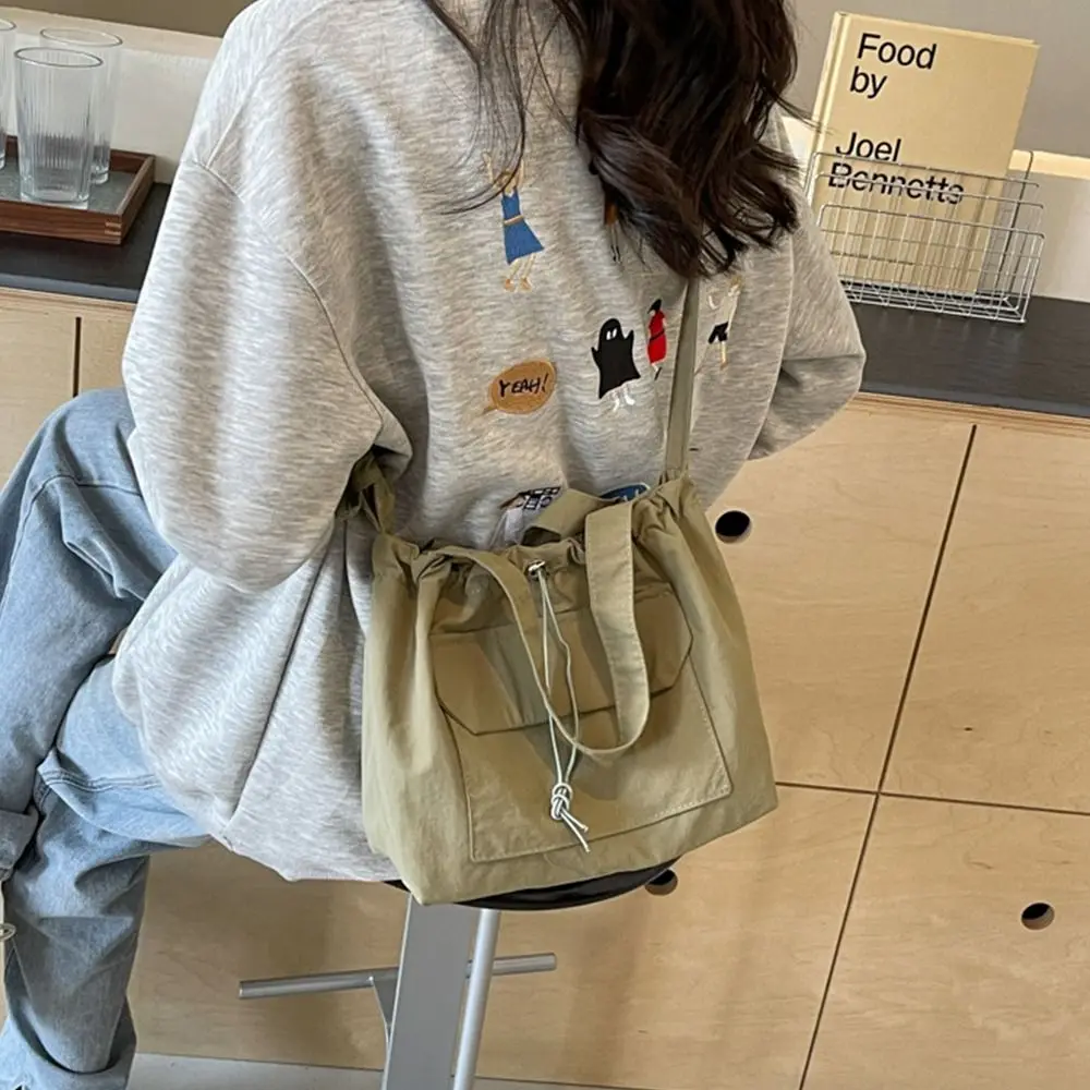 

Корейский стиль, сумка через плечо на шнурке, нишевый дизайн, большая вместительная легкая мягкая нейлоновая сумка, однотонная большая сумка, сумка на плечо для девочек