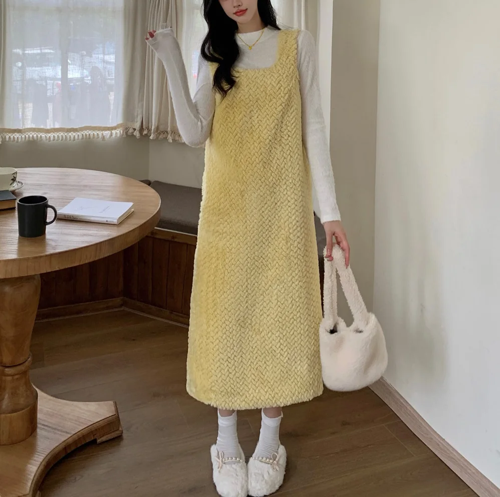 Real shot of large-sized women's fashion, temperament, matte knit base shirt+faux rabbit fur vest dress for slimming set