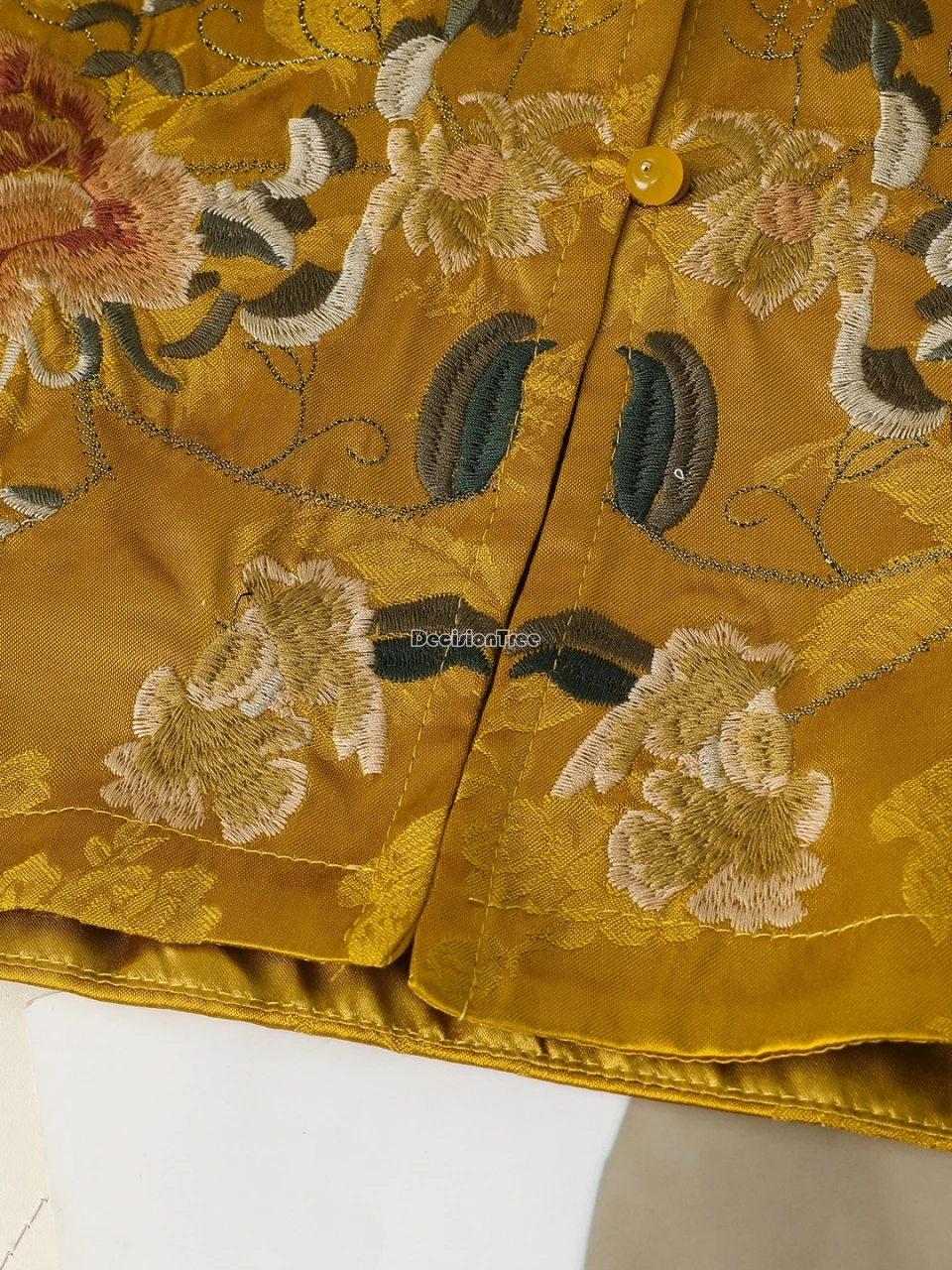 صدرية نسائية مطرزة بالزهور على الطراز الوطني الصيني الجديد لعام 2025 على الطراز العرقي وياقة واقفة بدون أكمام سترة شيونغسام