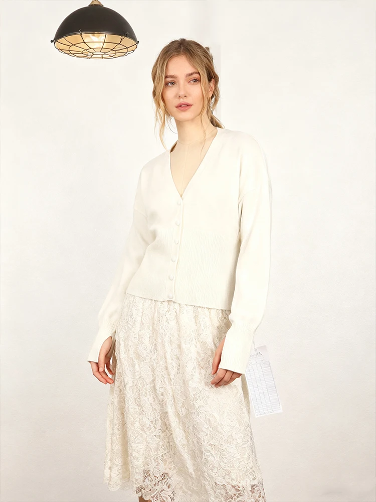 Nouveau élégant col en v Beige hauts en tricot taille plissée mince à manches longues avec bouton Blouse décontracté feuille femmes pull doux automne Cardigan