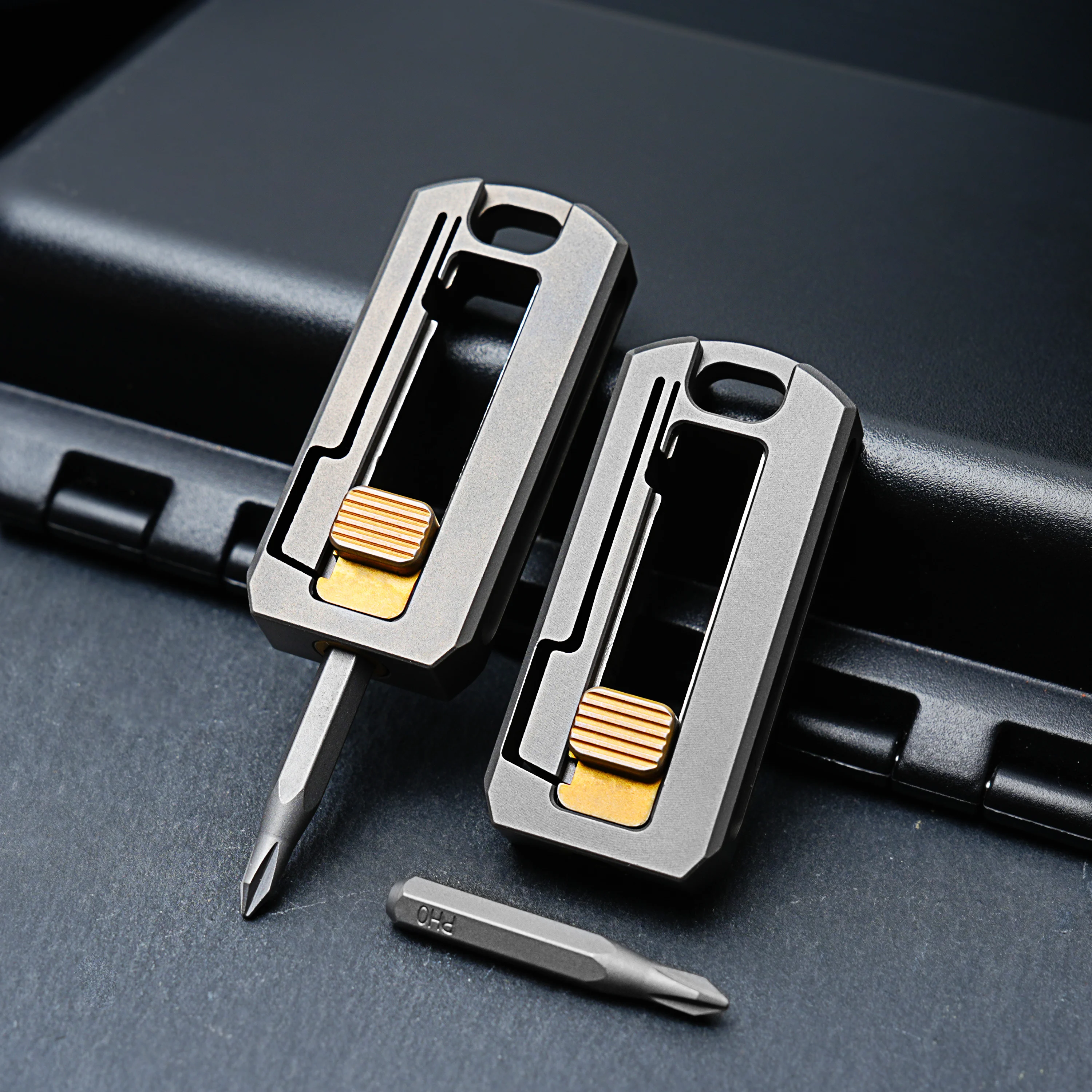 

Titanium Alloy Functional Keychain Hangings Small Maintenance Combination Screwdriver Multi Functional EDC Tool