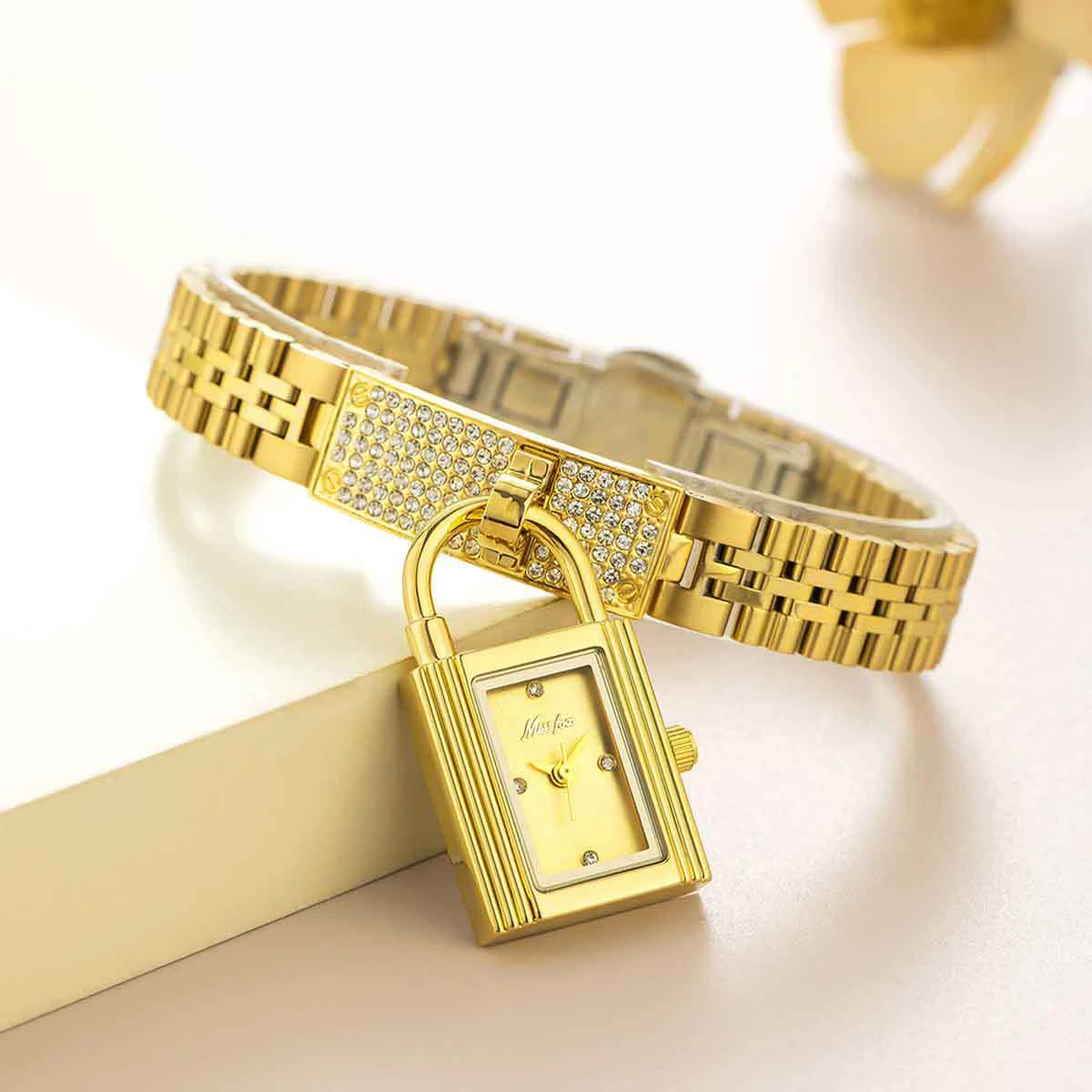 Light Luxury Lock Shape Niche Quartz Watch for Women with Pendant Dial Chain Strap and Waterproof Wristwatch