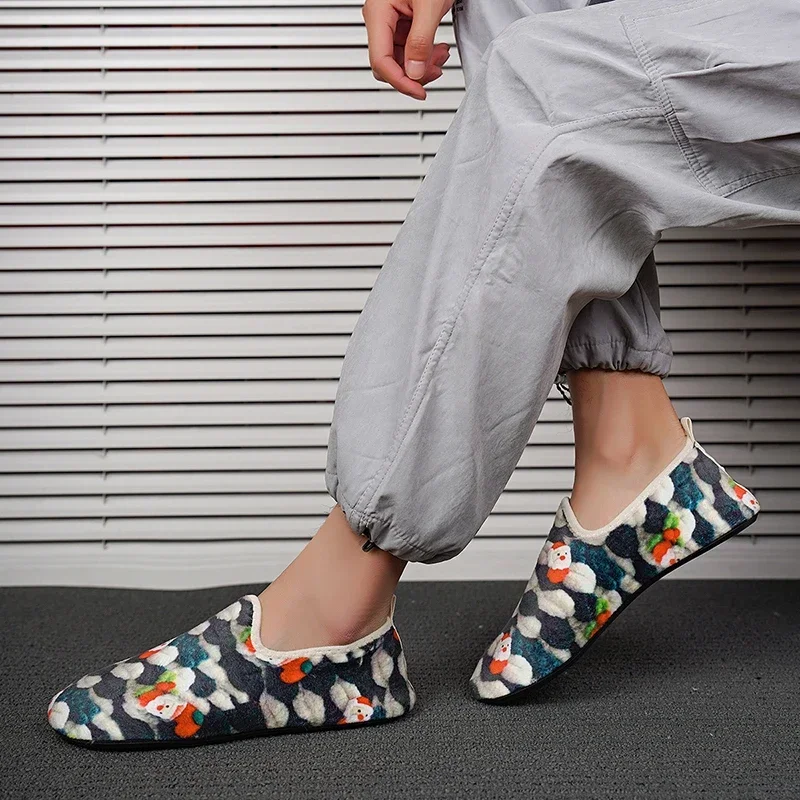 2025  Winter Cotton Shoes Men Christmas Print Warm Slip on Lightweight Slipper Women Plush Home Cotton Loafers Unisex Warm Shoes