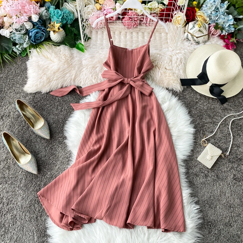 Sukienka wyszczuplająca z wysokim stanem, rozkloszowana, model Dr 2025, nowa, w paski, z paskiem, midi, casualowa, w stylu koreańskim, z dekoltem w serek.