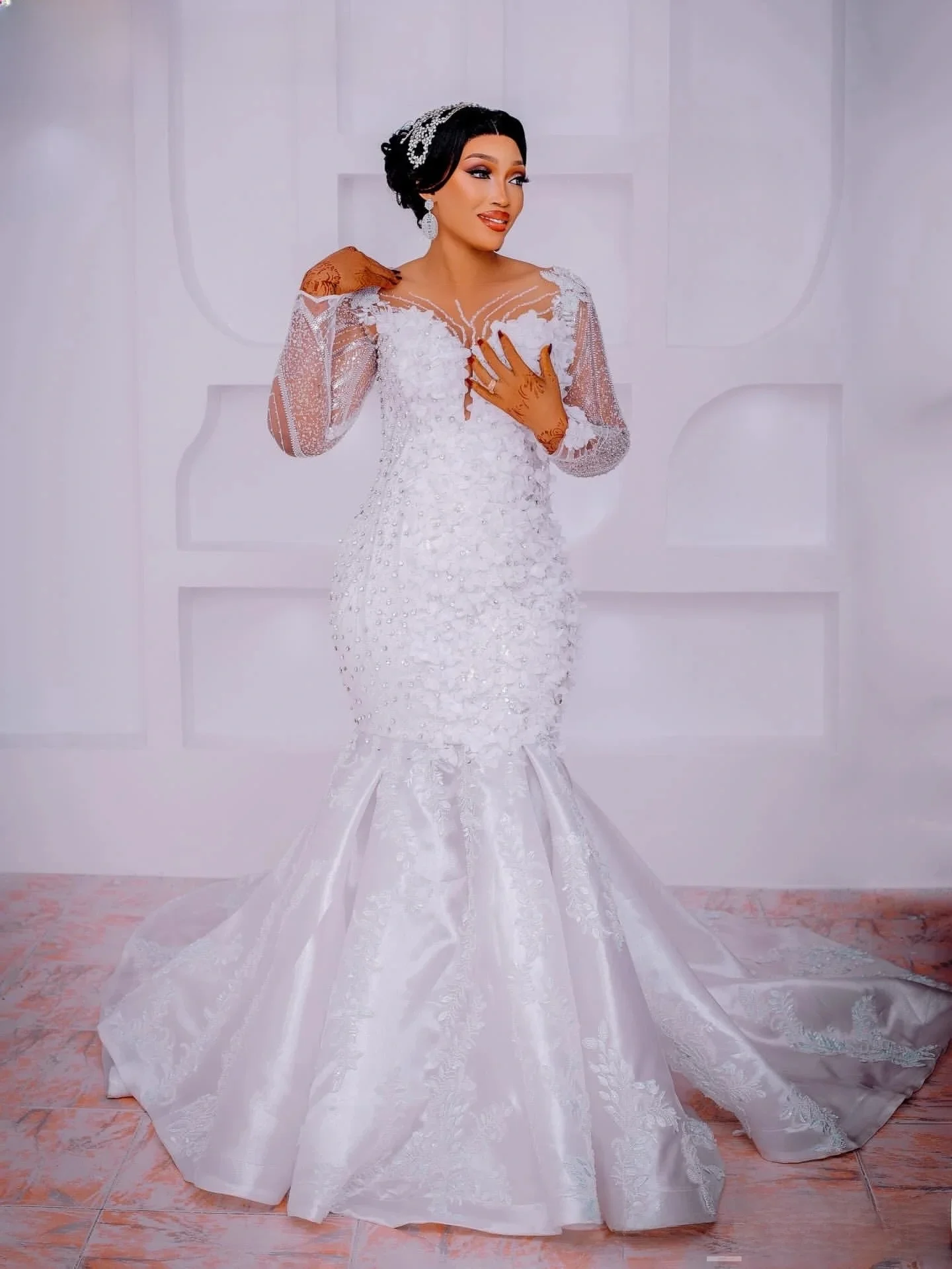 Customized Sheer Neck Sparkly Beads 3D Appliques   Wedding Dress For Bride Robe De Mariée Long Sleeves Stunning Bridal Gowns