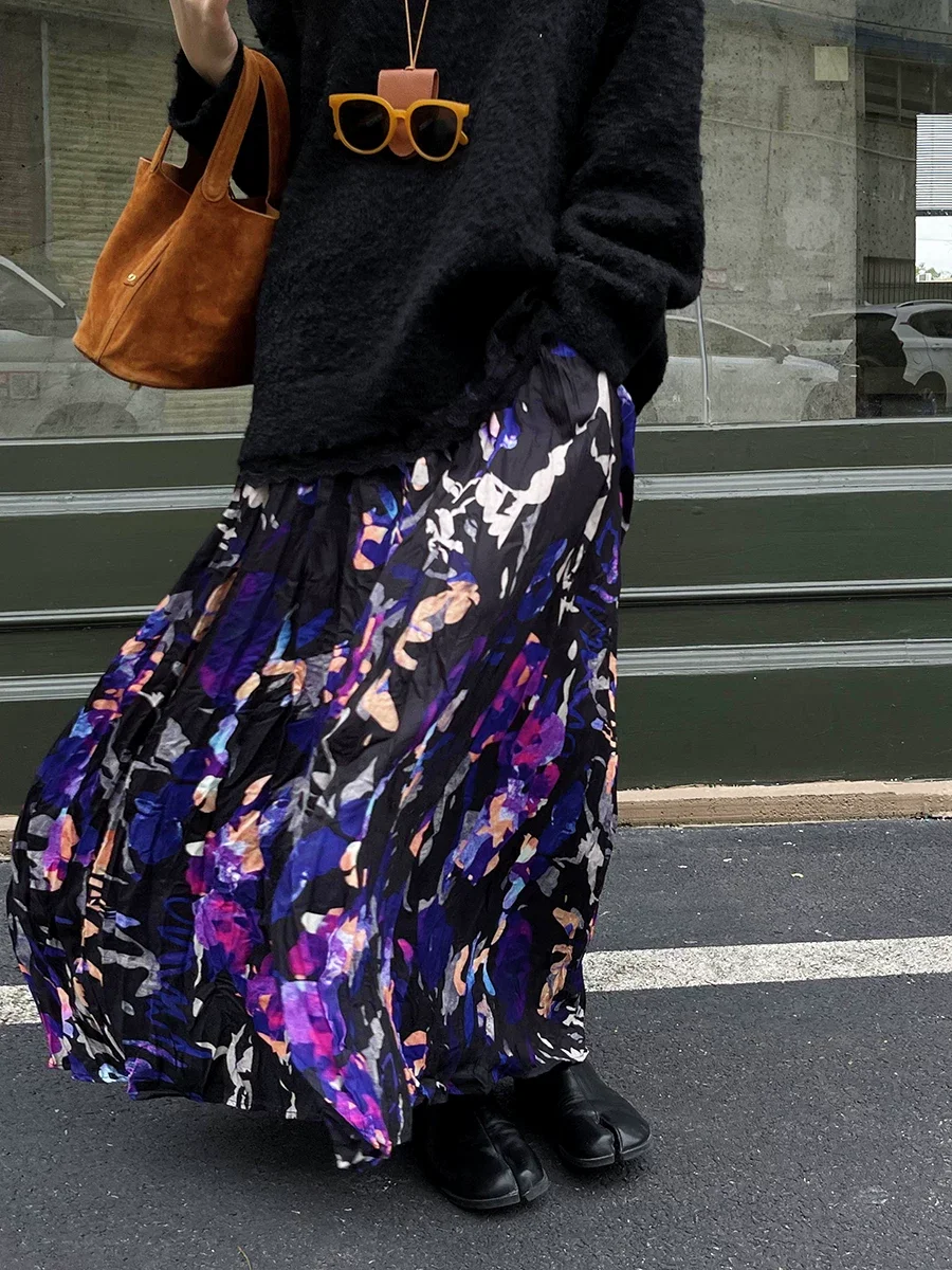 Half length skirt for women in autumn 2024, big swing long slimming half skirt, retro pleated design, niche floral skirt