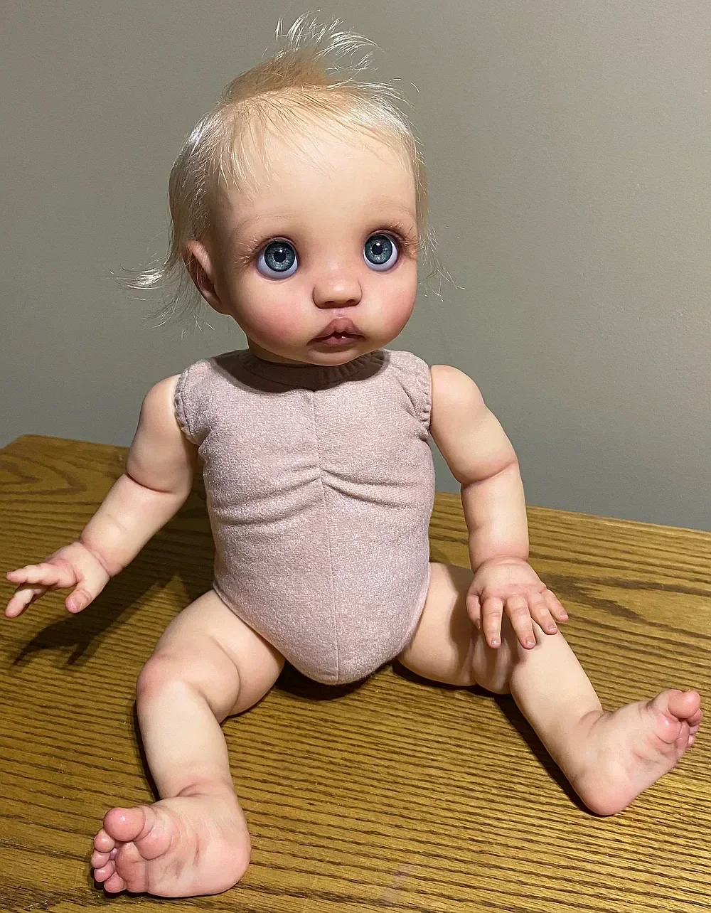 SINO-BB Maßgeschneiderte, limitierte 16-Zoll-Reborn-Baby-Peeka mit handgewurzeltem Mohair, bereits fertige Puppe mit unterschiedlichem Kleid