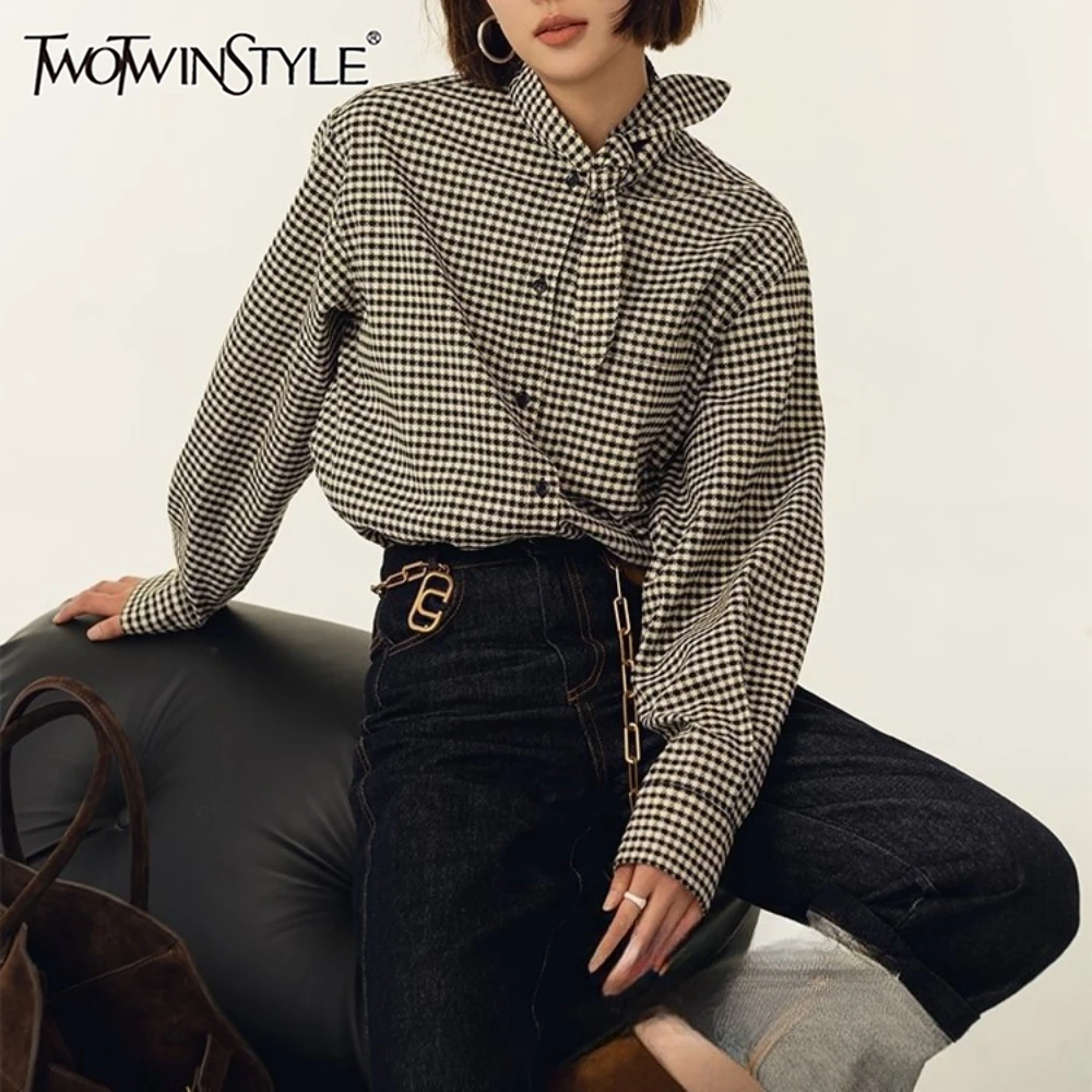 

TWOTWINSTYLE однотонная клетчатая французская рубашка женская с воротником-стойкой и длинным рукавом свободные винтажные дизайнерские женские рубашки осенняя мода