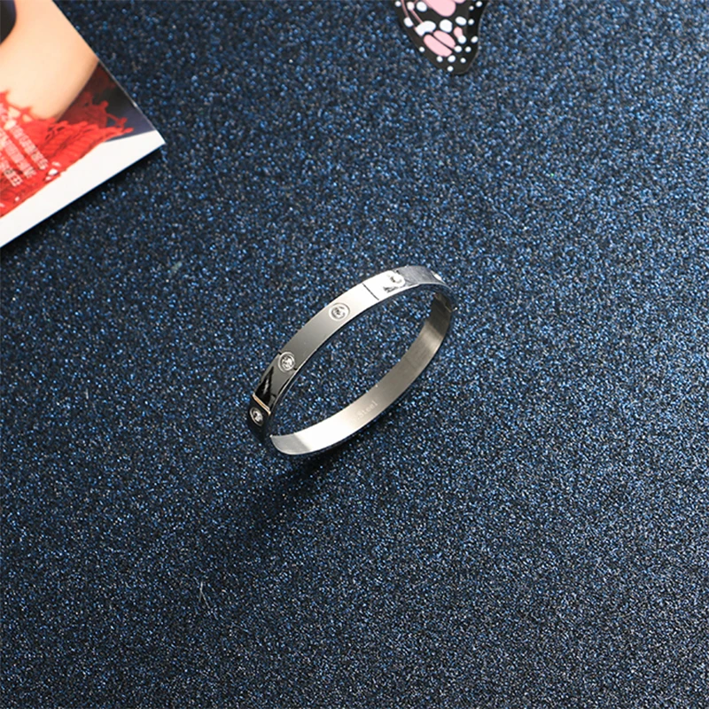 High-End Light Luxury Stainless Steel Bracelet Non-Fading Elegant Fashion Accessory