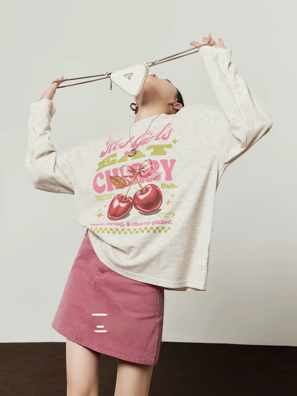 

Женская футболка с принтом вишневого цвета, светло-розовая, свободного кроя, повседневная, с длинными рукавами, круглым вырезом, дышащая, удобная, весенняя.