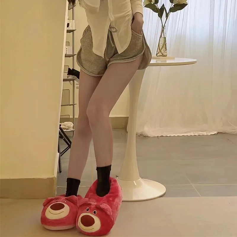 Novo kawaii dos desenhos animados sapatos de pelúcia olá kitty kuromi melodia lotso menina quente antiderrapante chinelos de algodão presente aniversário para namorada