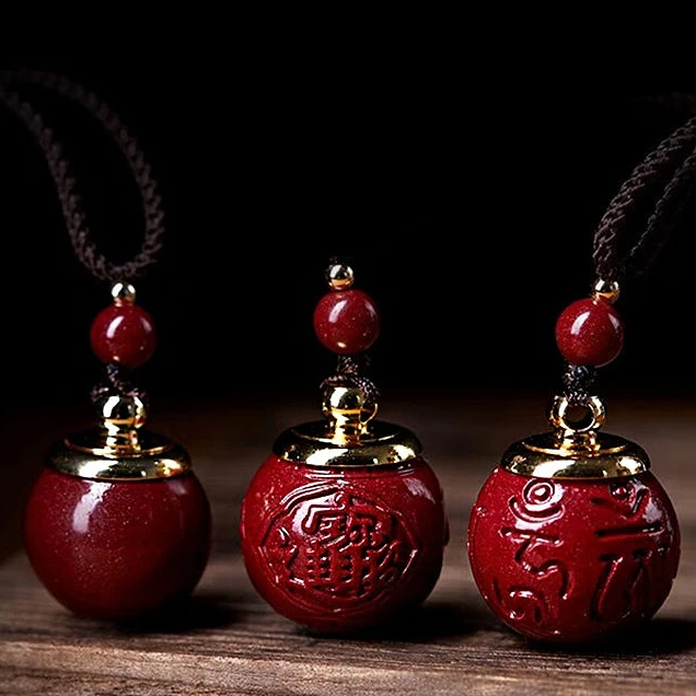 

The Empty Bottle of The Genuine Vermilion Pendant Can Open The Small Box of The Gawu with The Six Character Mantra