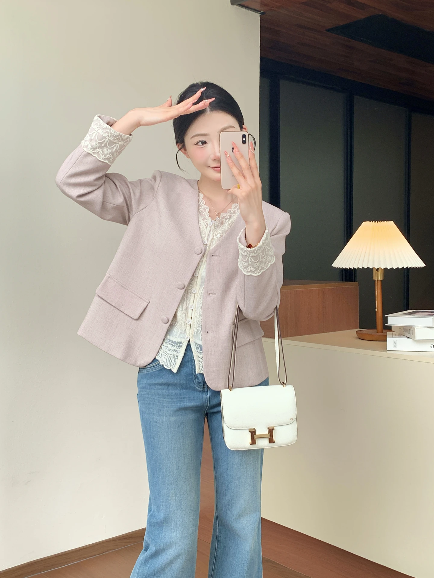 

Korean Sle ort V-Ne Lace Sve Women's Spring 2026 New Faion Small Size Versatile Top Megua Polyester Fiber