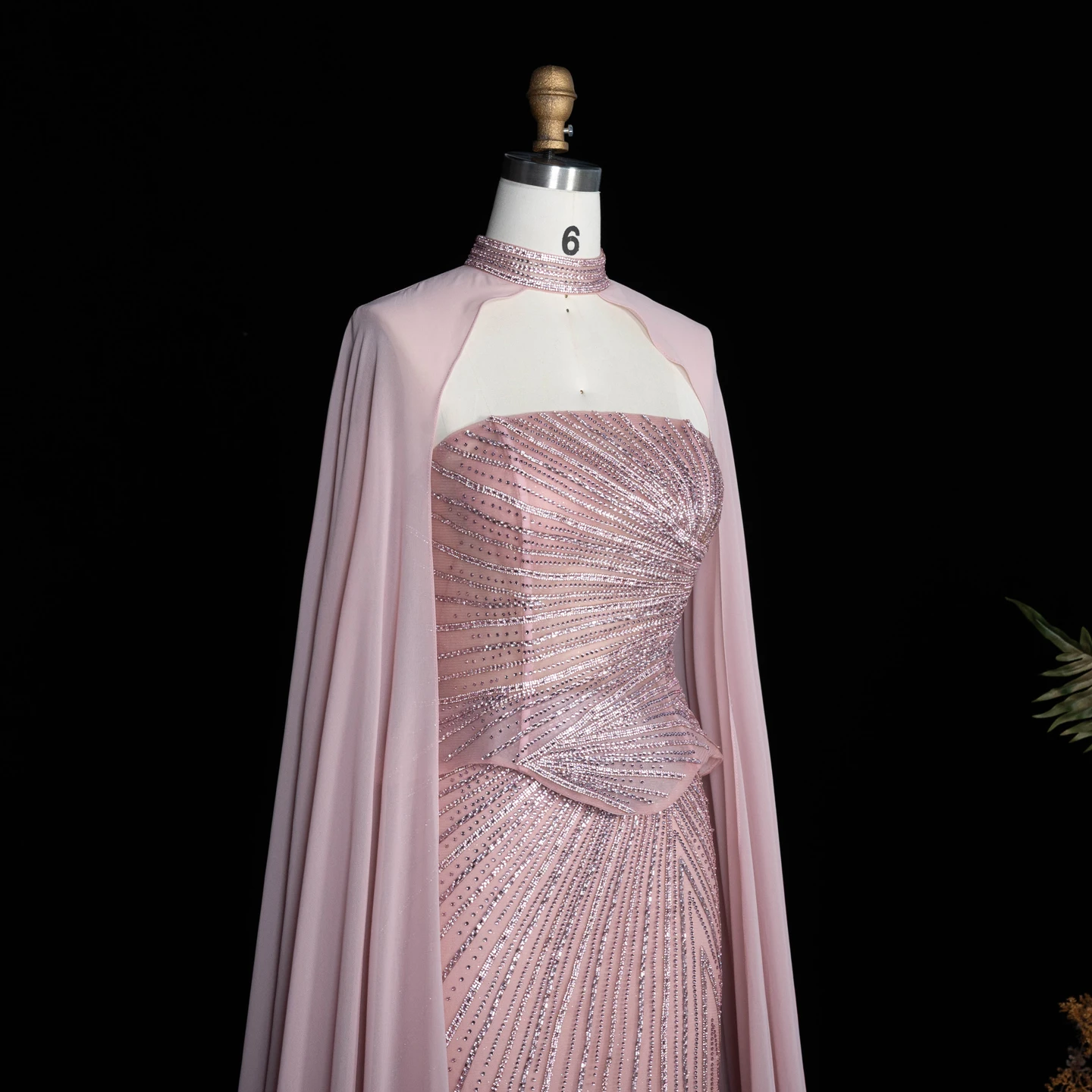 Sharon Said Luxuriöses lila Abendkleid, trägerlos, mit Kristallperlen, langer Chiffonumhang, Meerjungfrauen-Schnitt, formelles Abendkleid für besondere Anlässe, SS112 Custo – Detail 25