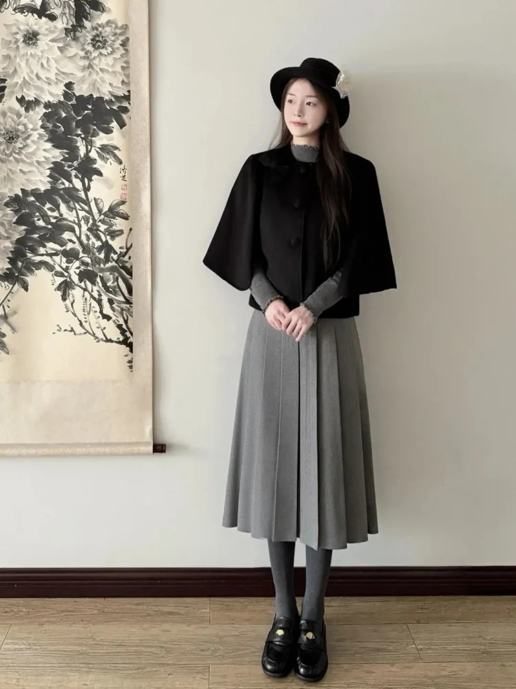 Herfst Winter Nieuwe Sle Retro Mantel of Jas met Geplooide Rok en Houten Oor Basis Top Tee Set Damesmode