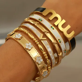 316L Bransoletka ze stali nierdzewnej z literą V dla kobiet Vintage Flower Cross Letter M Bransoletki odporne na rdzę Biżuteria na nadgarstek Prezent Impreza