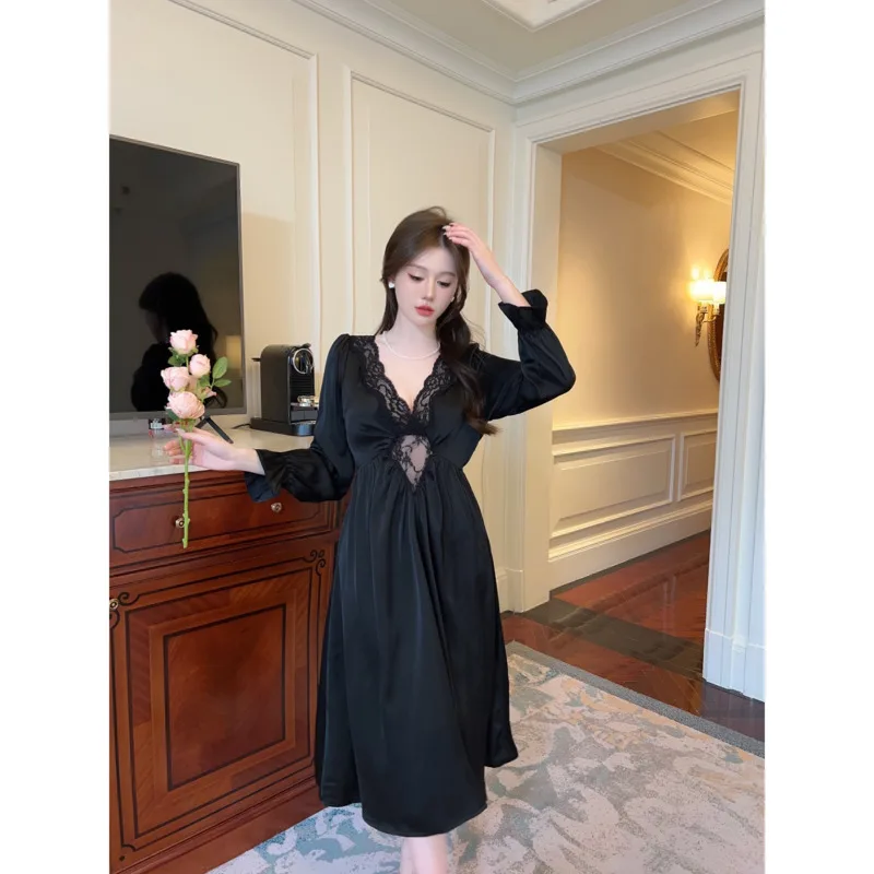 Fashionable Loose Hot Women's Pajamas Elegant Lace Ice Silk Material Ins Style Pyjamas Robe High Quality Sweet Breathable Pj