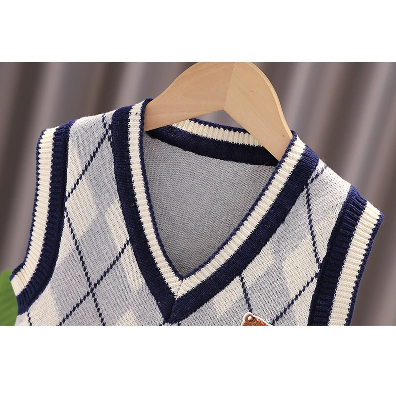 2024 New Spring Autumn Boys Vest Cartoon Bear Fashionable Diamond Grid Design Knitted Sweater Wastcoat Children\'s Birthday Gift