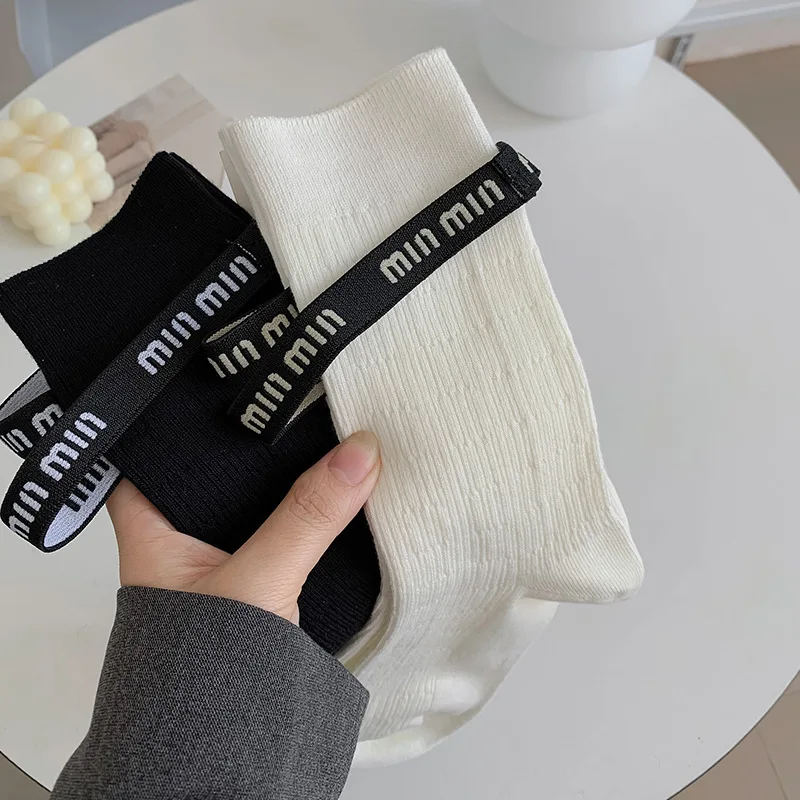

Kuwa Luxury White/Black Letter Soild Color Socks Women's Medium Tube Socks Cotton Niche Design Fashionable Versatile Stockings