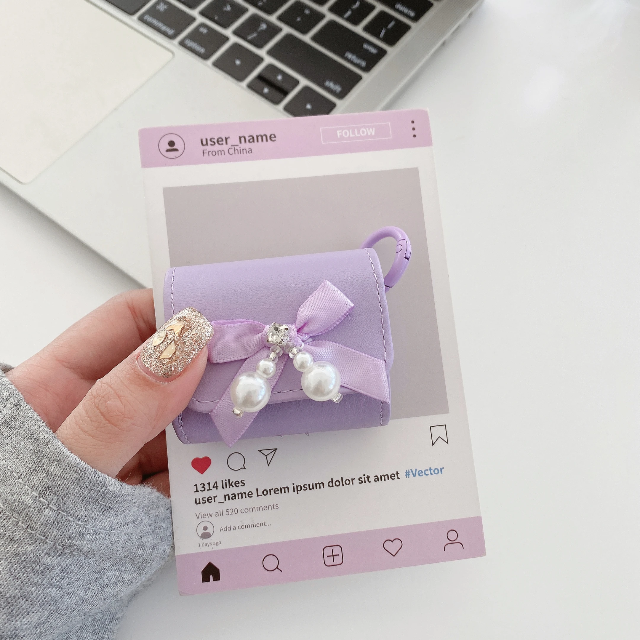 حافظة سماعات عصرية فاخرة من جلد البولي يوريثان مع عقدة على شكل فيونكة لؤلؤية كريستالية باللون الأسود والأحمر مع خطاف لأجهزة AirPods 1 2 3 4 Pro2 Pro 3