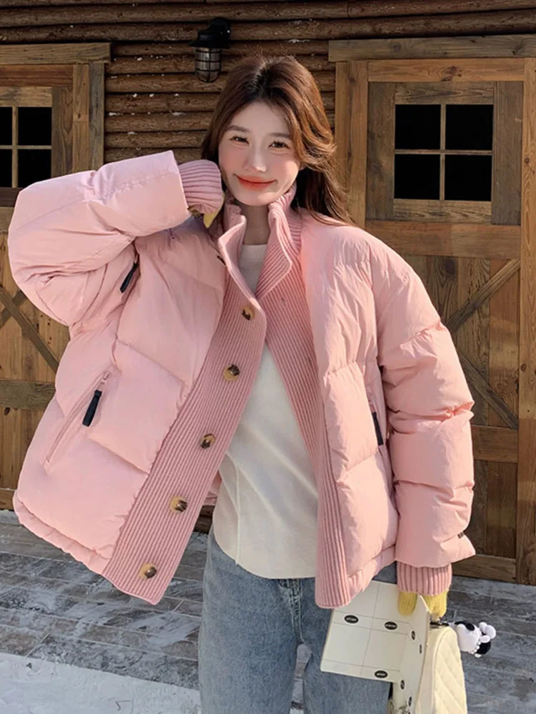 

Вязаные короткие белые утиные пуховики для женщин, новинка 2023 года, зимнее пальто с воротником-стойкой ярких цветов, темпераментное пальто на толстом пуху