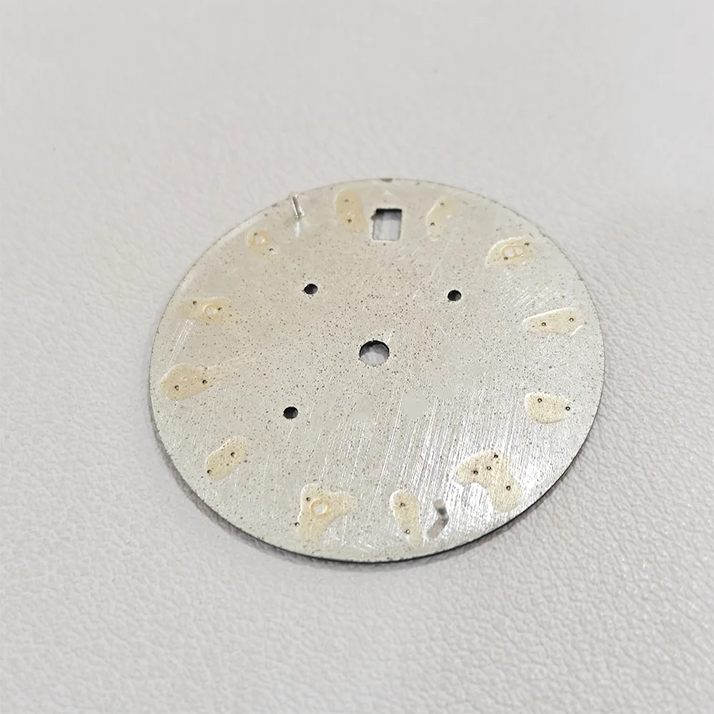 32.5mm pour cadran VK63 C3 vert lumineux de haute qualité avec fenêtre de calendrier adapté au boîtier en verre de cristal minéral accessoire de montre