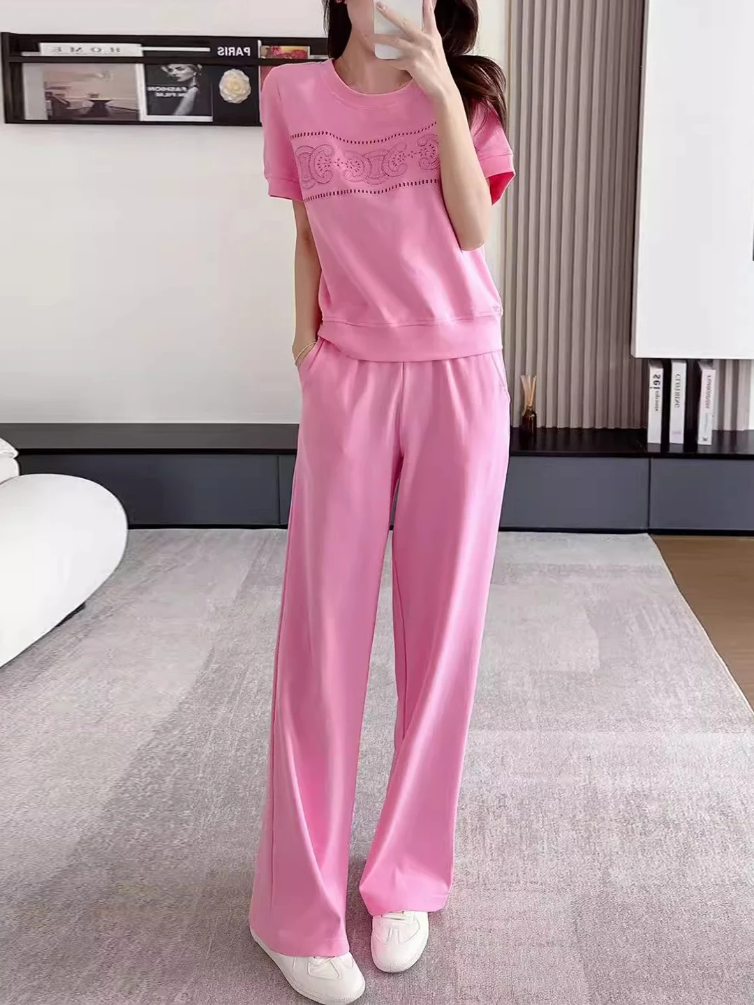 la-chapelle-decontracte-faion-ensemble-femmes-ete-2025-nouveau-design-sens-rose-broderie-creux-ort-sve-t-shirt-deux-pieces-ensemble