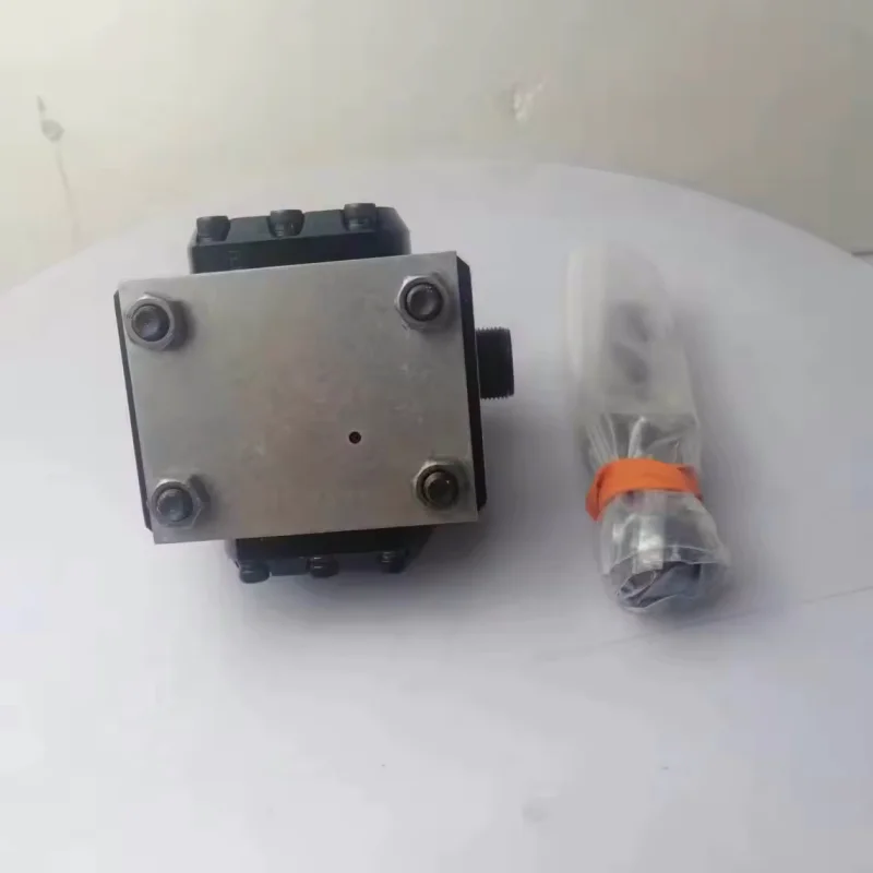 

Direct SM4 Series Hydraulic Valve SM4-10(5)19-80-40-10 SM4-40(40)151-80/40-10-S205 SM4-20(15)57-80/40-10-S182 Servo Valve