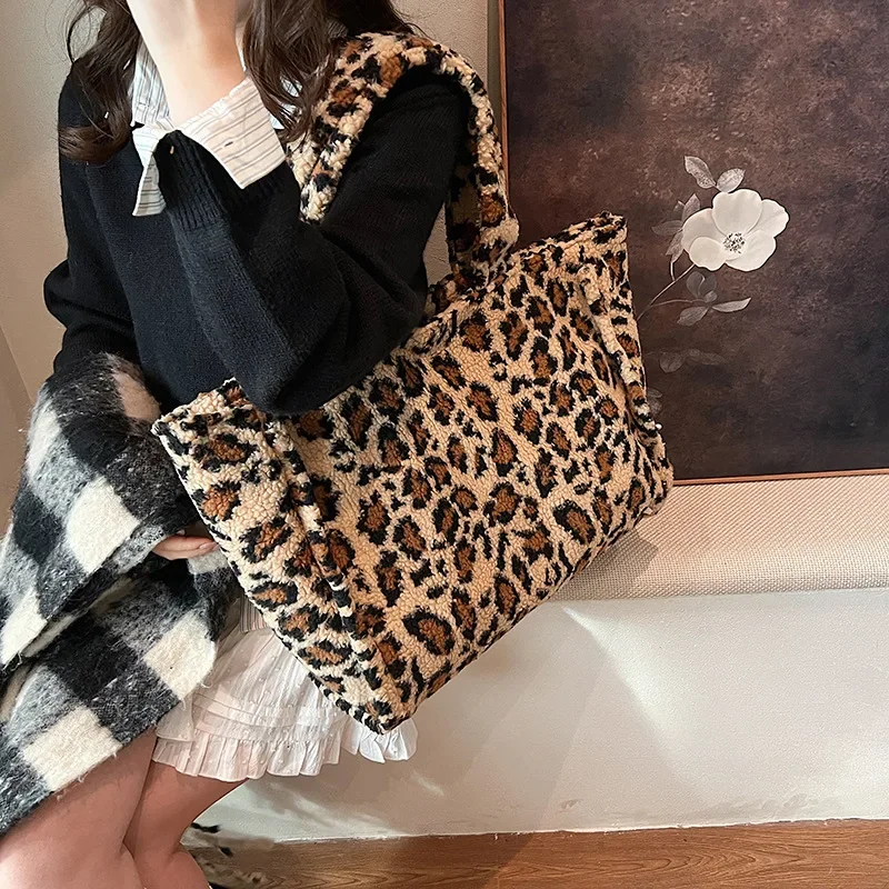 Winter Ins Tide Leopard Print Plush Tote Bag 2024 New Niche Fashion Casual Large Capacity Shoulder Women\'s Bag