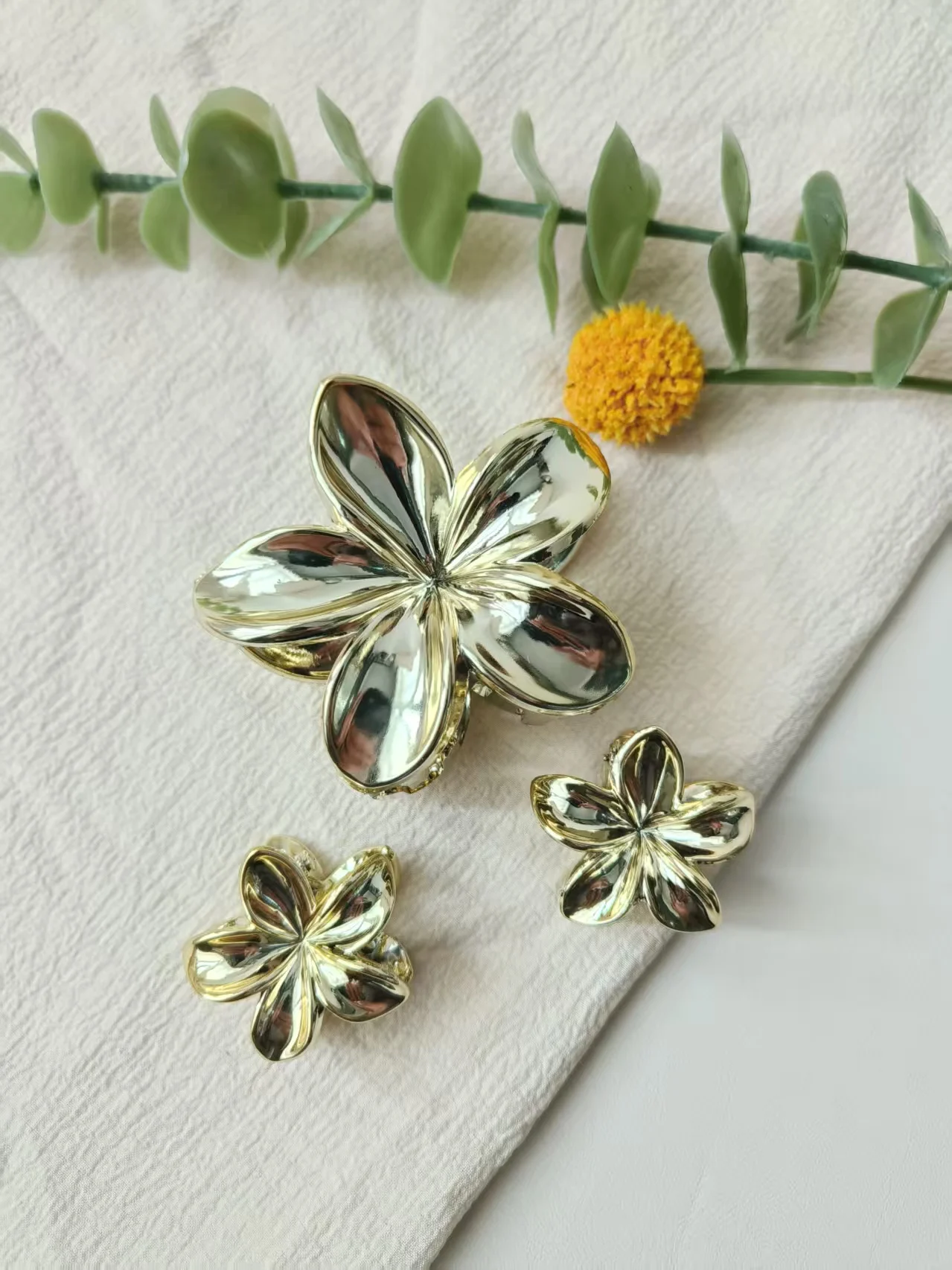 3 قطع من مخالب الشعر على شكل زهرة ذهبية أنيقة بأحجام مختلفة للنساء والفتيات وإكسسوارات الشعر اليومية والحفلات