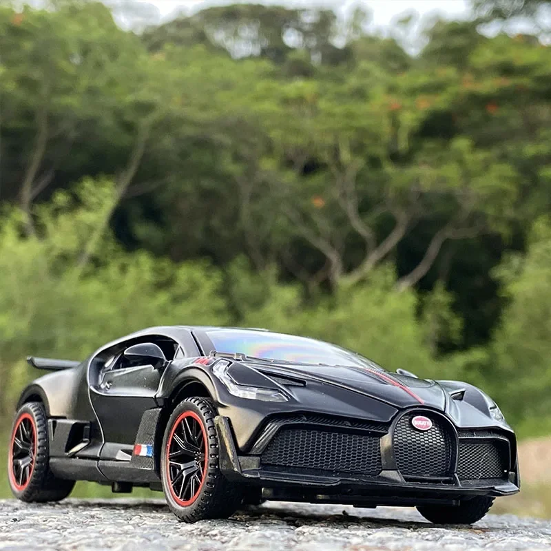 

1:32 Bugatti DIVO, спортивная модель автомобиля из сплава, литье под давлением и игрушечный транспорт, металлическая модель автомобиля, коллекция высокой имитации, детские игрушки GiftF
