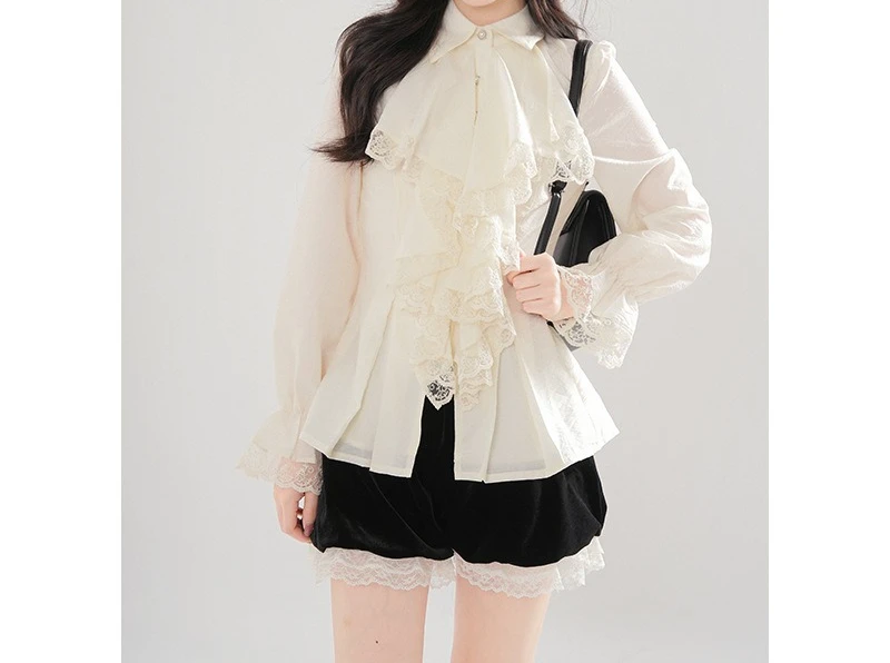 

Vintage Lace Ruffled Shirt with Autumn and Winter Niche Design Top and Shorts Set 2026