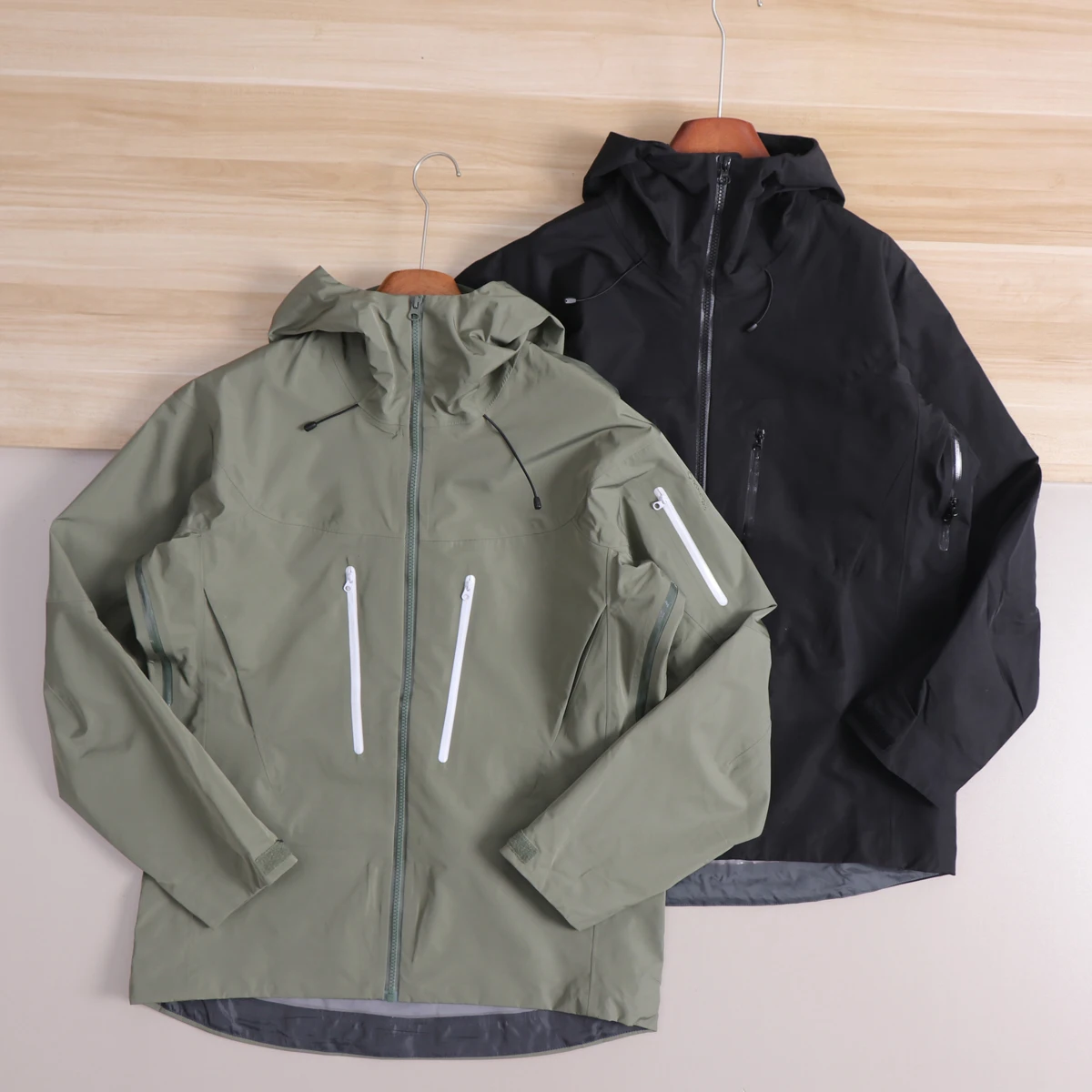 Outdoor Men's Hard  Jacket Zipper Decorative Glued Polyester Fiber Waterproof Long Sleeve Standard Version Zipper Closure
