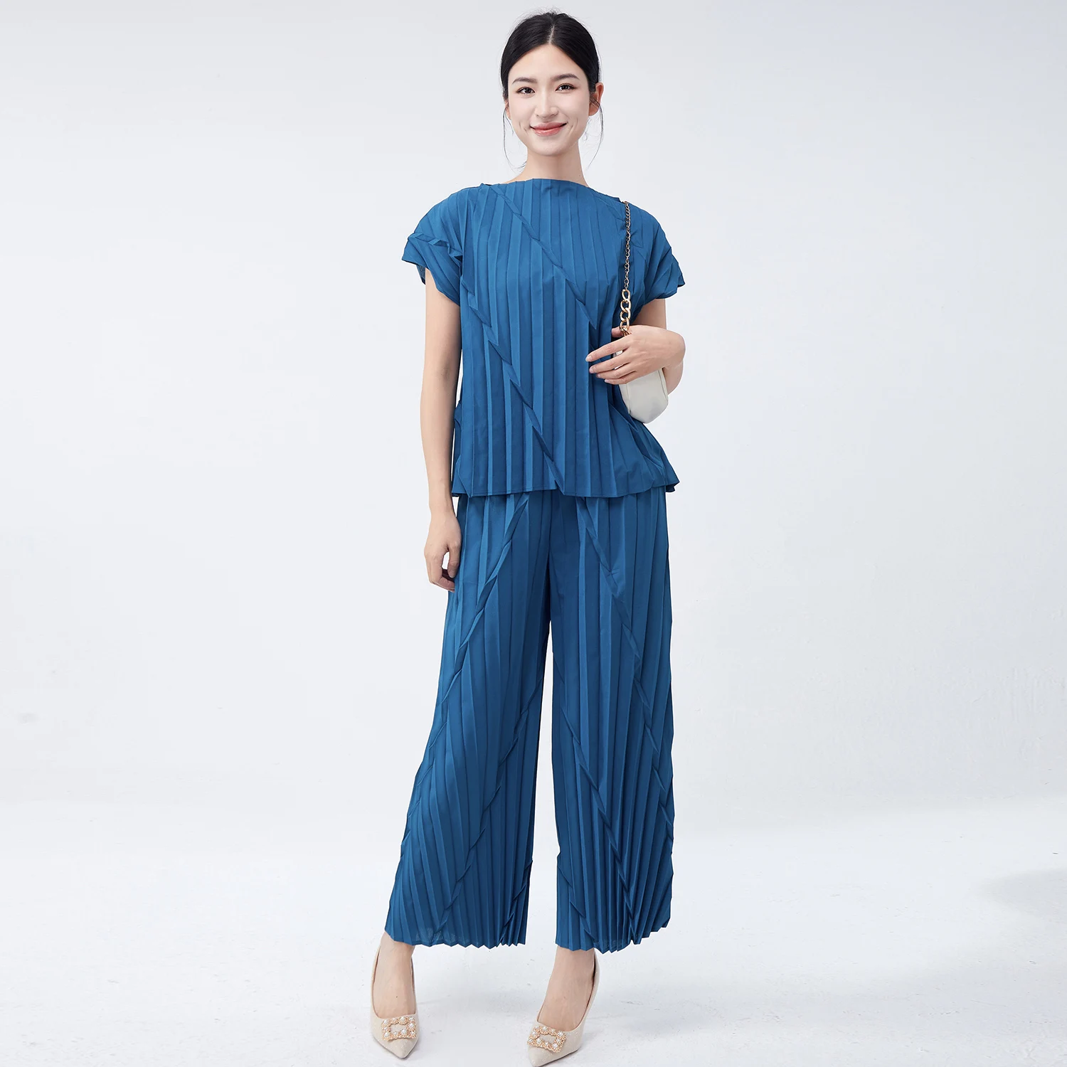 

Women's Spring Casual Three-Yake Pleated Fashion Two-Piece Straight Pants Set