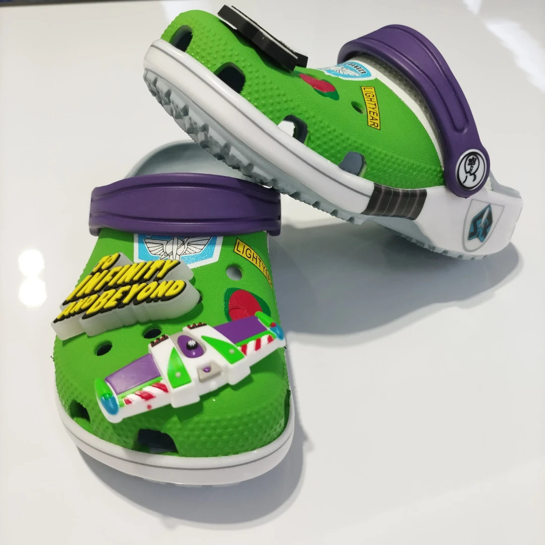 

Croc-Style Clogs Slide Sandals Disney Toy Story Buzz with Shoe-Charm Non-Slip Breathable Beach Shoes Outdoor Casual Shoes