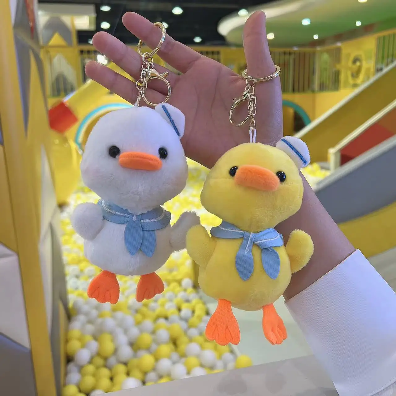 40pcs Wholesale Jitterbug Cheer Duck Keychain Claw Machine Doll Scarf Duck Plush Pendant Bag Charm Birthday Wedding Gift