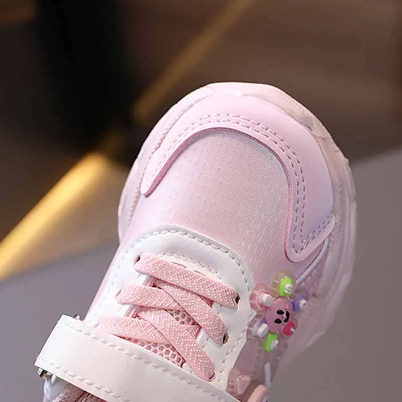 Scarpe casual per bambini Sanrio Kuromi Autunno Nuove scarpe sportive per bambini Ragazze Cartoon con scarpe da corsa di tendenza a luce LED Sneakers