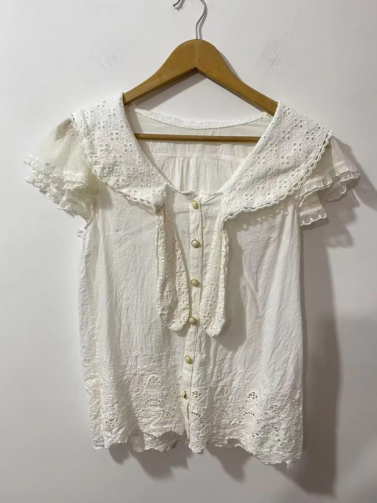 White Lace Collar
