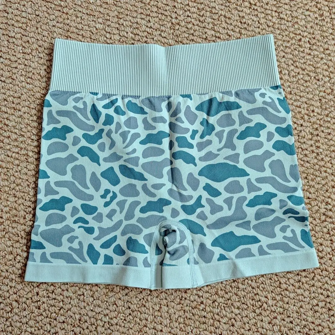 

9.25 Adult Women Grey Camo Knitted Yoga Bottoms