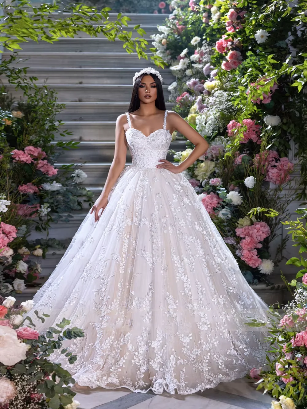 Elegant Sweetheart Lace Princess Wedding Dress Applique Spaghetti Strap Ball Dress Wedding Dress Customization