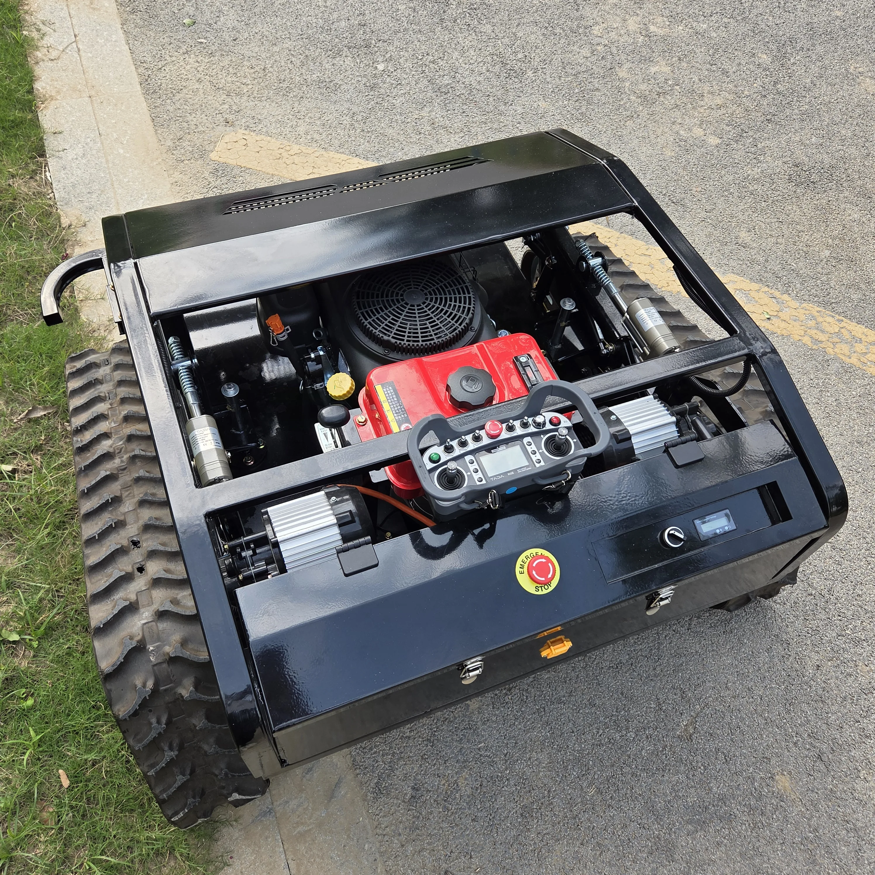 Старт одной кнопкой! Газонокосилка с дистанционным управлением: эффективная резка, сильная способность лазания и может решает сорняки в комплексном дождении.